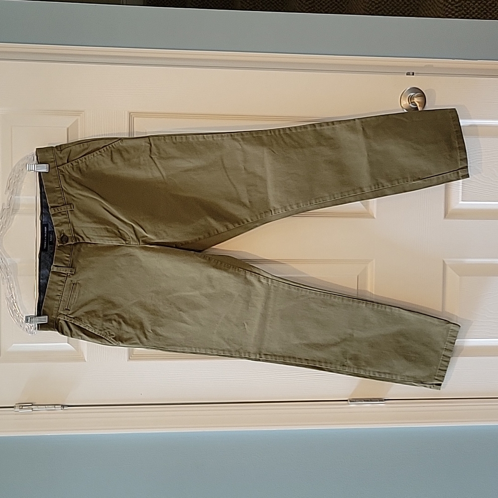 NWOT Tommy Hilfiger Chino Pants Tailored Fit Flat Slim Olive Sz 34/32
